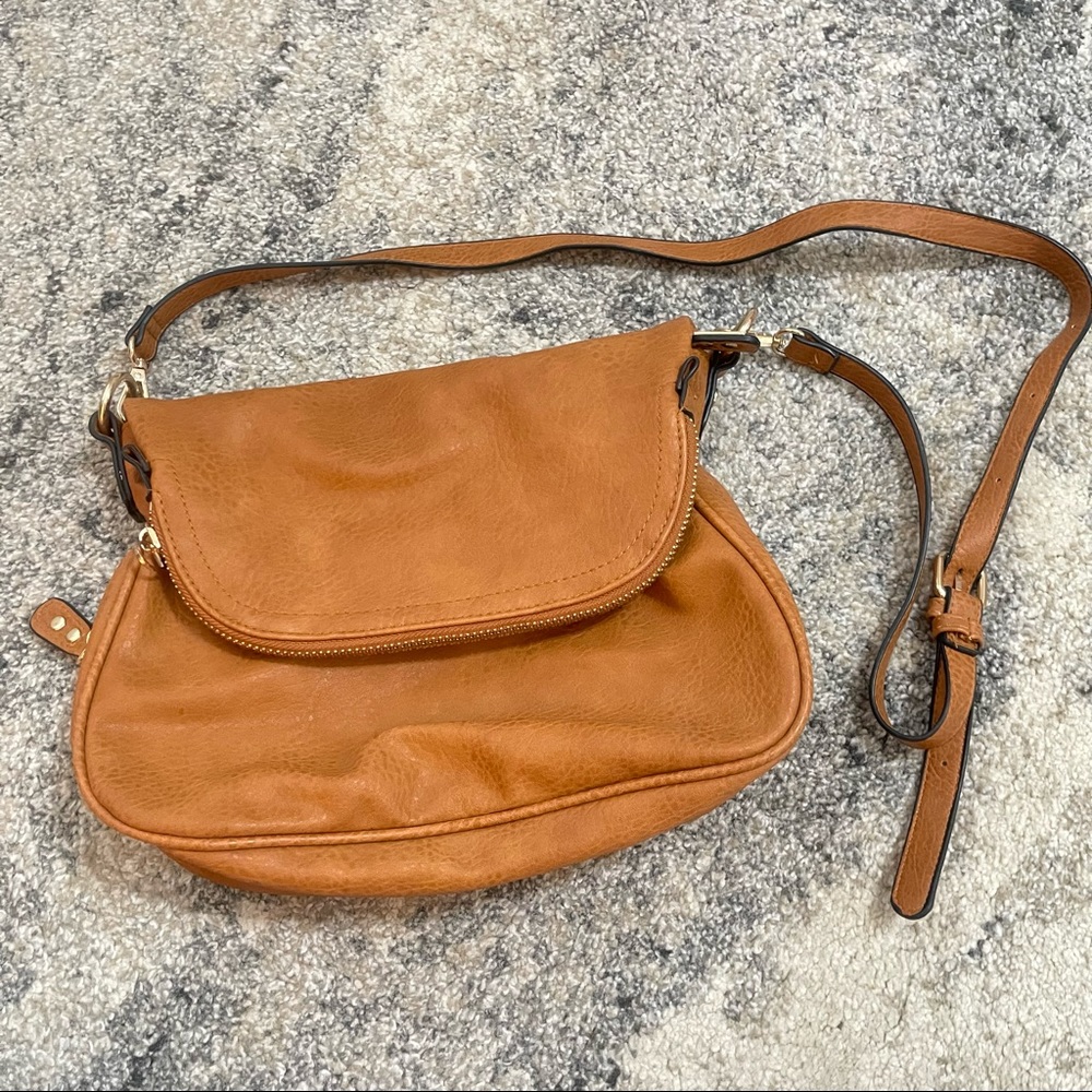 MODA LUXE
Brooks Crossbody Bag